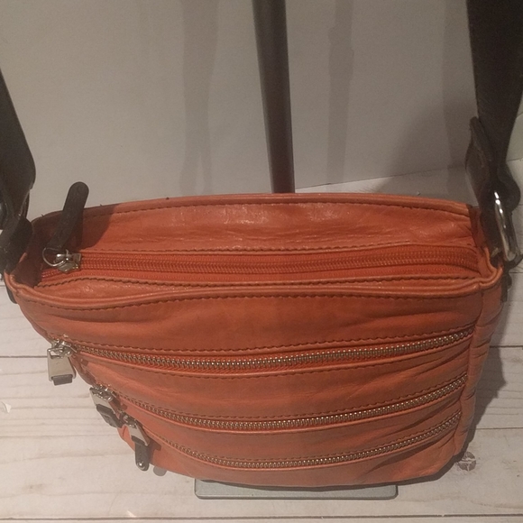Beautiful Genuine leather bag by Danier 🍀 - Picture 5 of 12